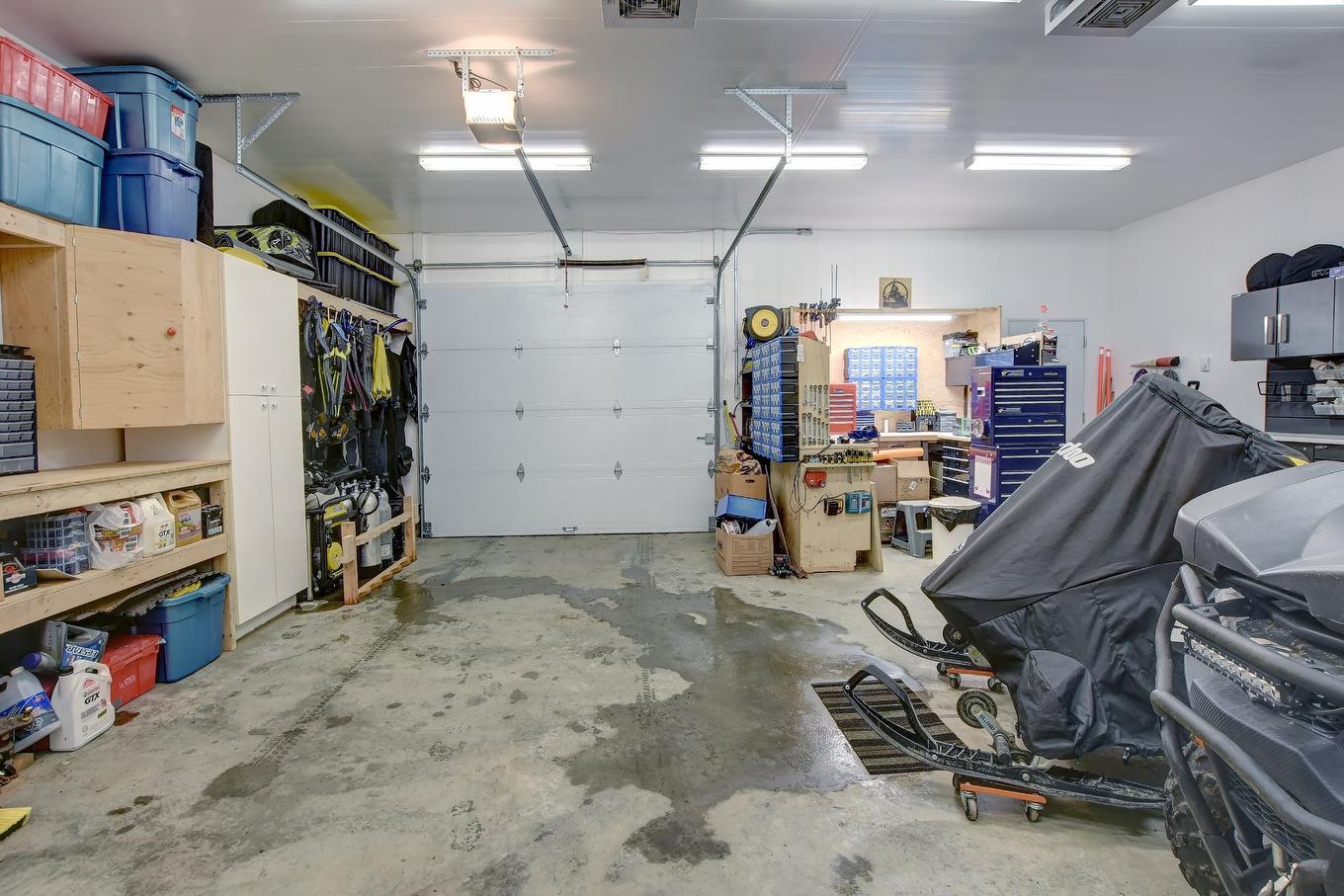 Garage - 142 Ch. Du Lac-Creux, Mandeville, QC - Indoor Photo Showing Garage