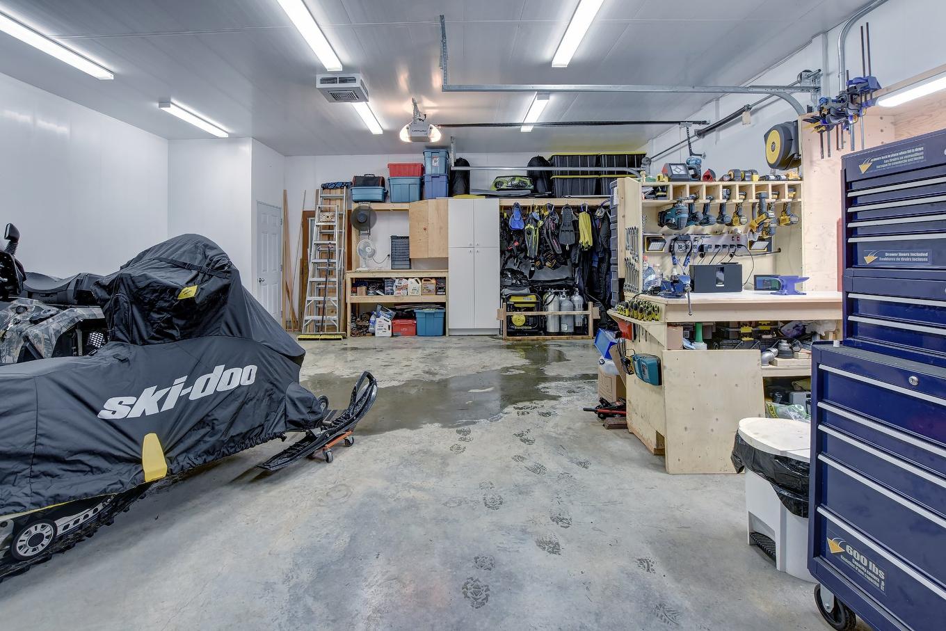 Garage - 142 Ch. Du Lac-Creux, Mandeville, QC - Indoor Photo Showing Garage