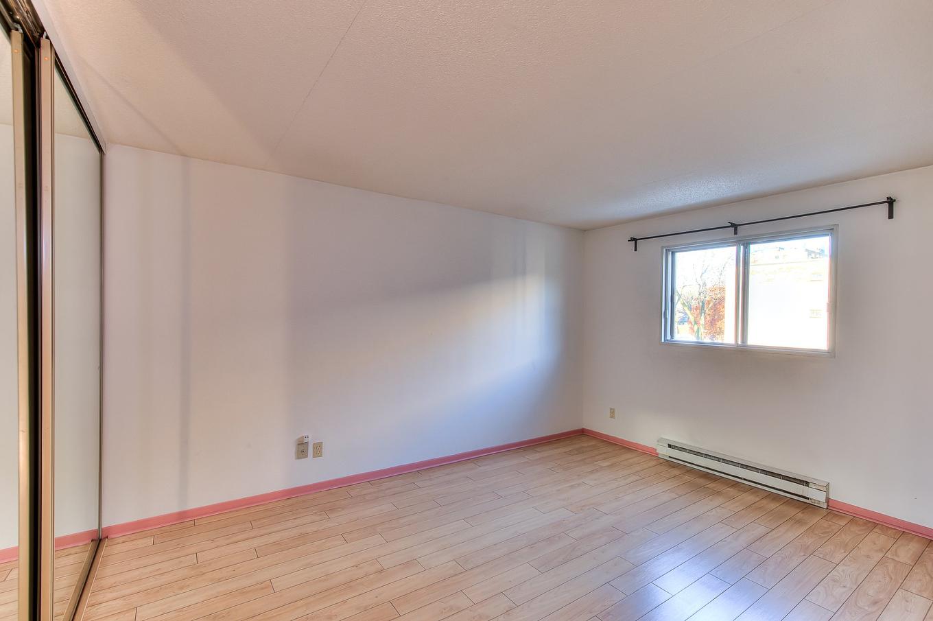 Primary bedroom - 3-11113 Rue Meighen, Montréal (Pierrefonds-Roxboro), QC - Indoor Photo Showing Other Room