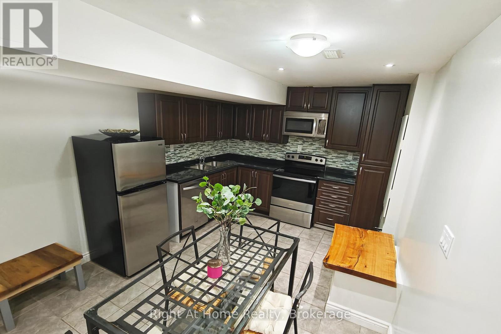Lower - 126 Duncan Lane, Milton (Sc Scott), ON - Indoor Photo Showing Kitchen