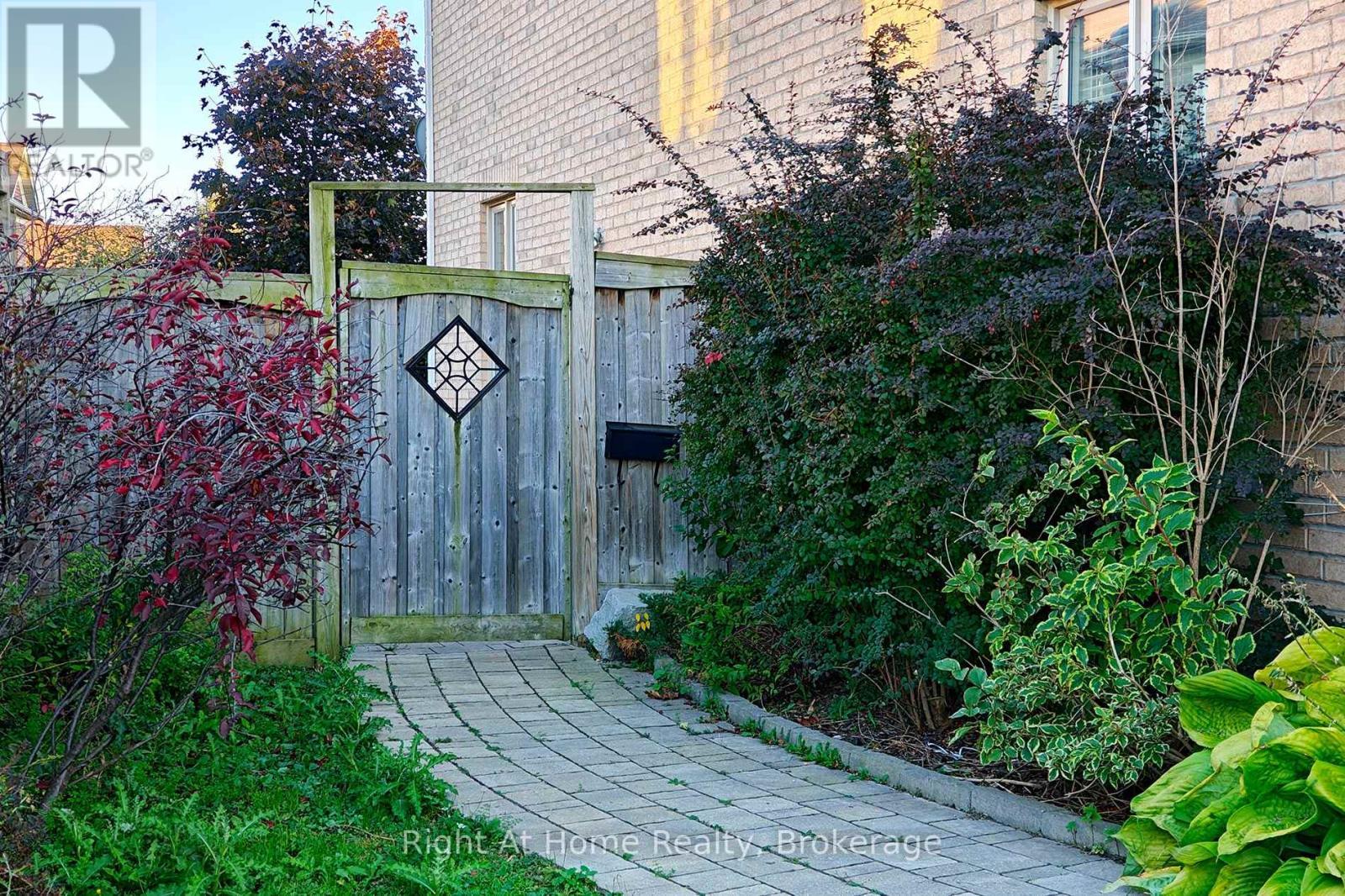 Lower - 126 Duncan Lane, Milton (Sc Scott), ON - Outdoor