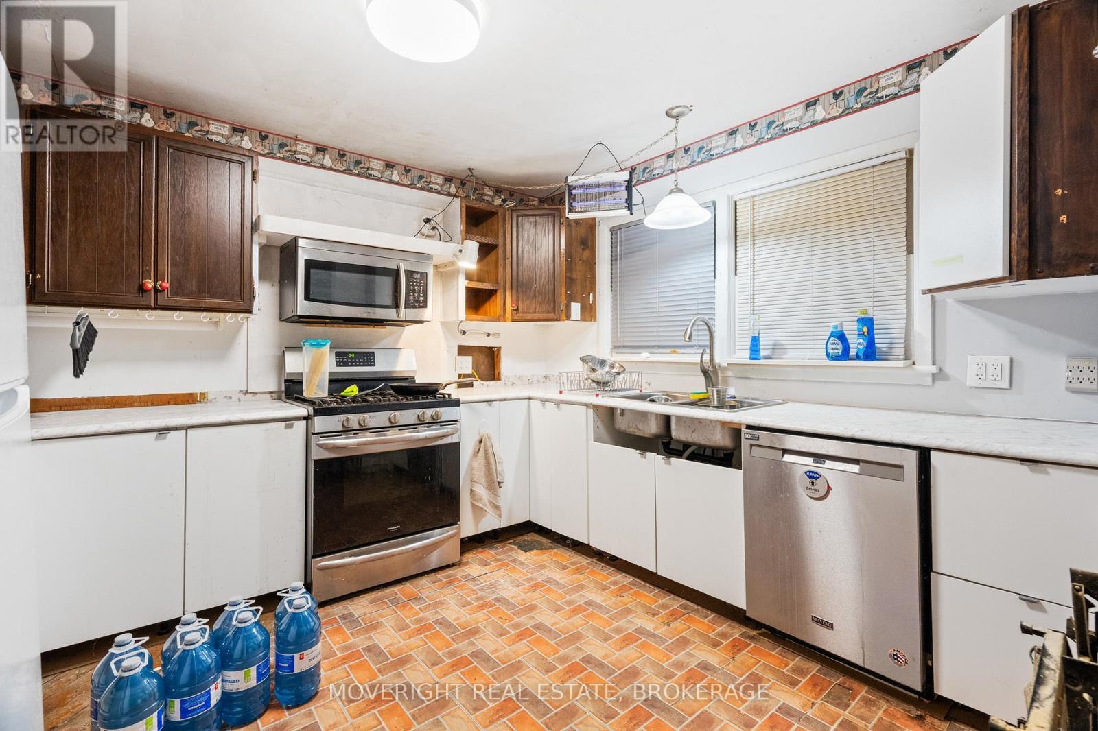 278 Ridge Road S, Fort Erie (Ridgeway), ON - Indoor Photo Showing Kitchen