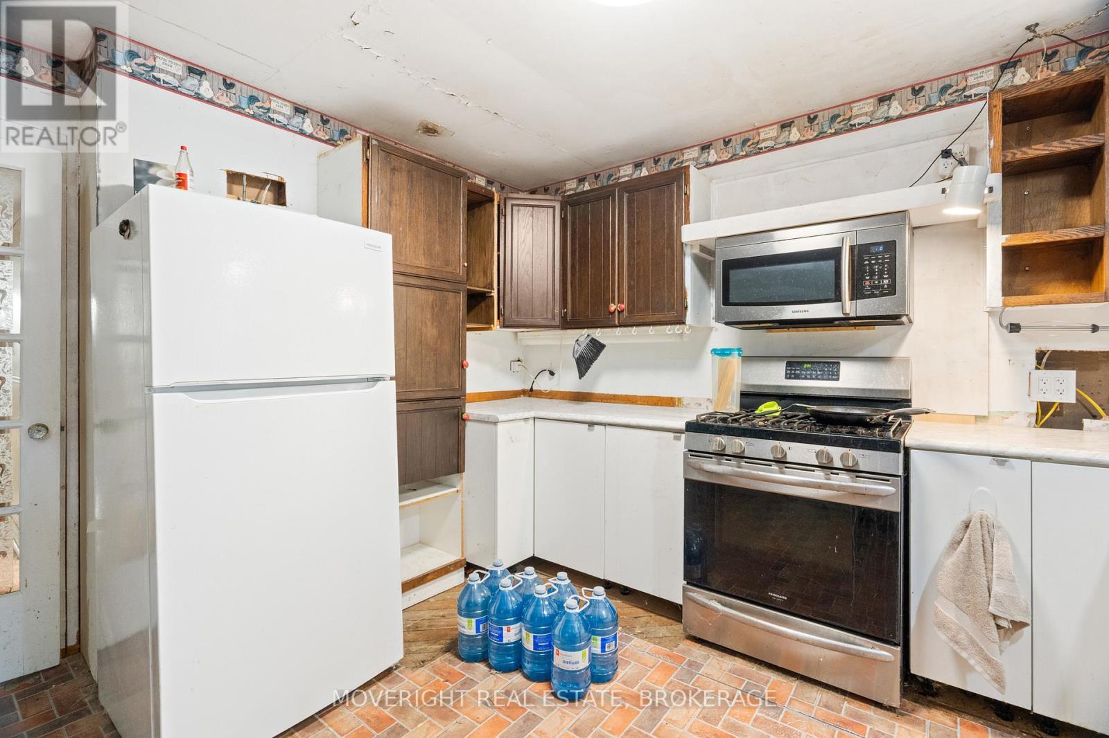 278 Ridge Road S, Fort Erie (Ridgeway), ON - Indoor Photo Showing Kitchen