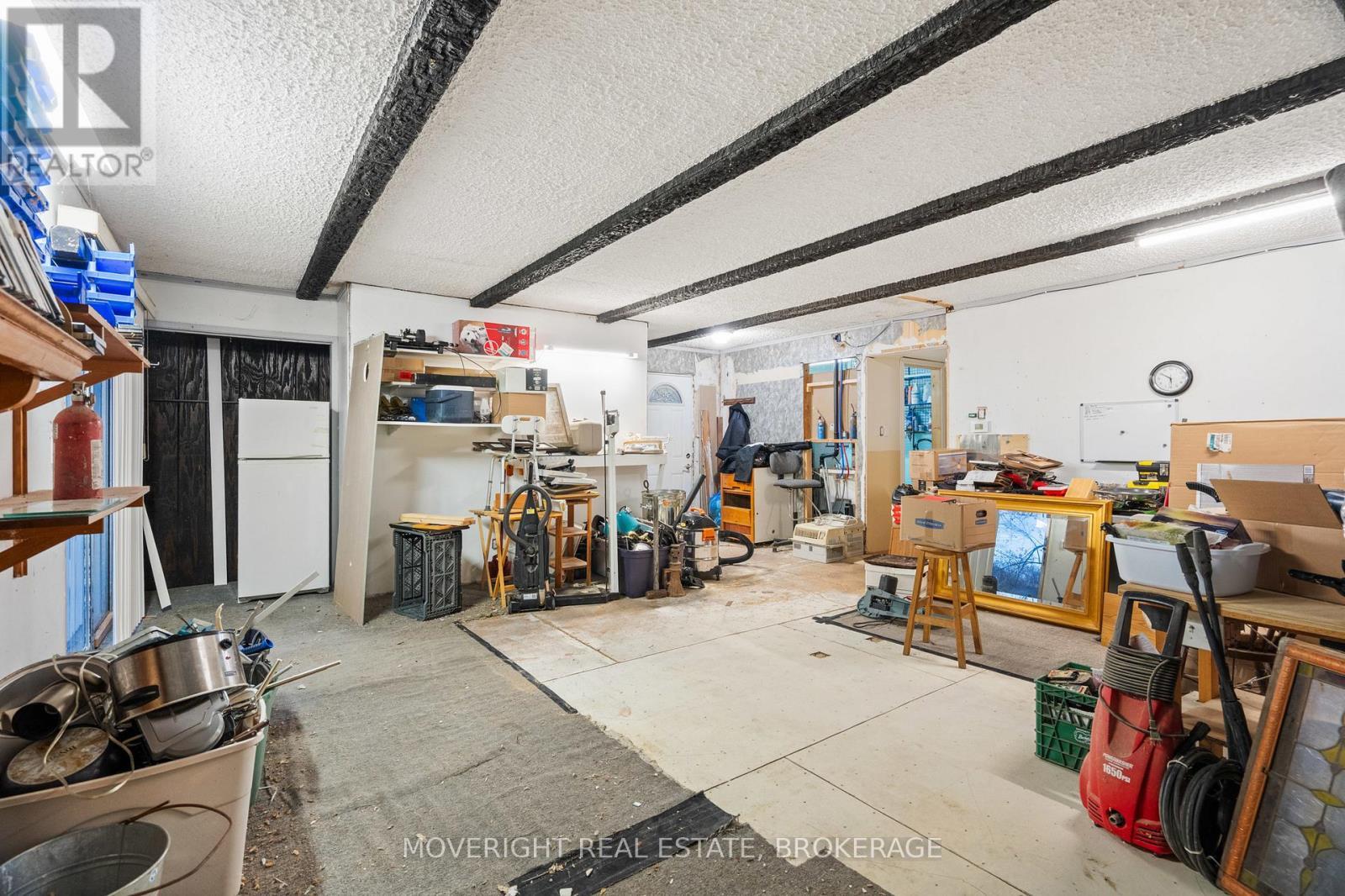 278 Ridge Road S, Fort Erie (Ridgeway), ON - Indoor Photo Showing Garage