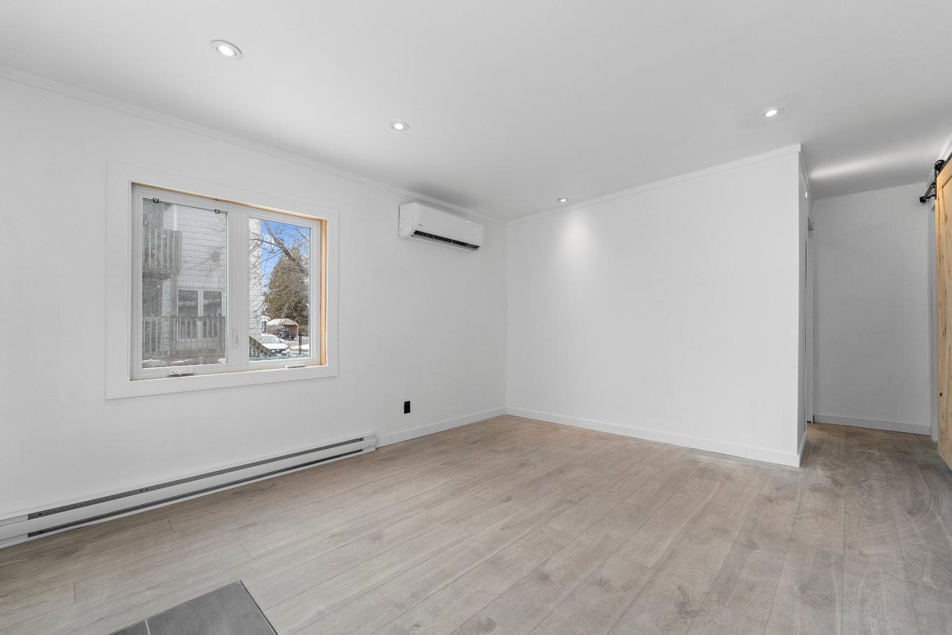 Living room - 114 Rue Des Pins, Saint-Jérôme, QC - Indoor Photo Showing Other Room