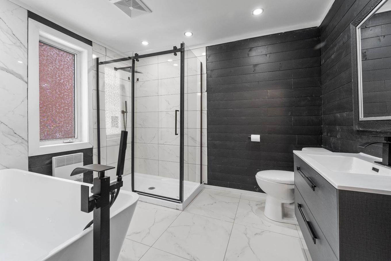 Bathroom - 114 Rue Des Pins, Saint-Jérôme, QC - Indoor Photo Showing Bathroom