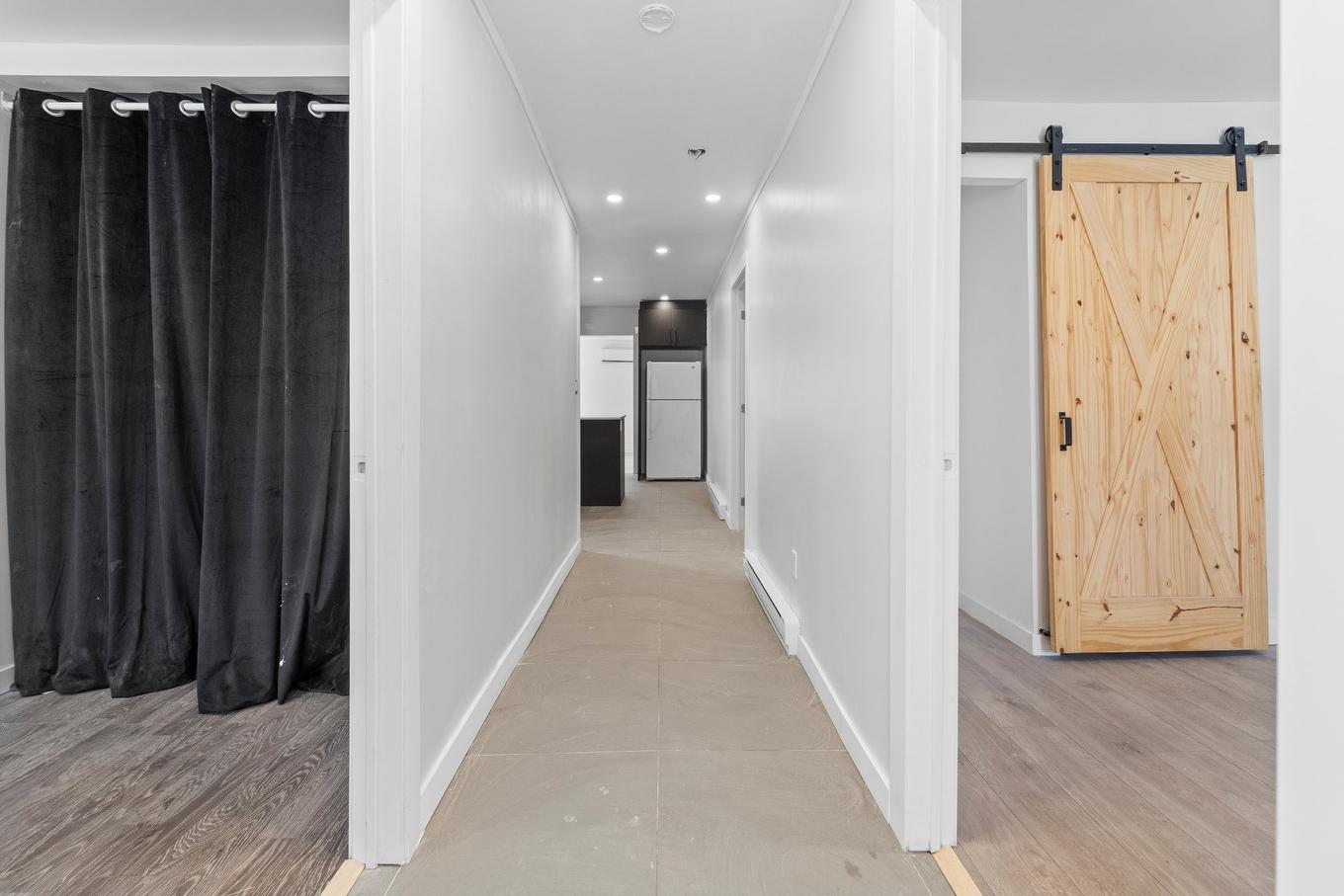 Passageway - 114 Rue Des Pins, Saint-Jérôme, QC - Indoor Photo Showing Other Room