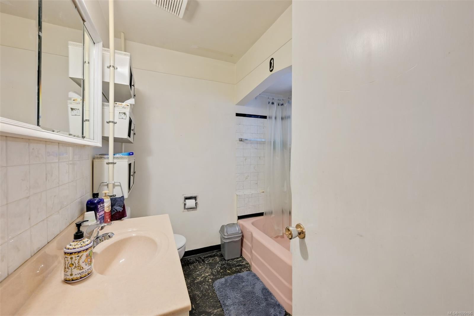 1233 Tattersall Dr, Saanich, BC