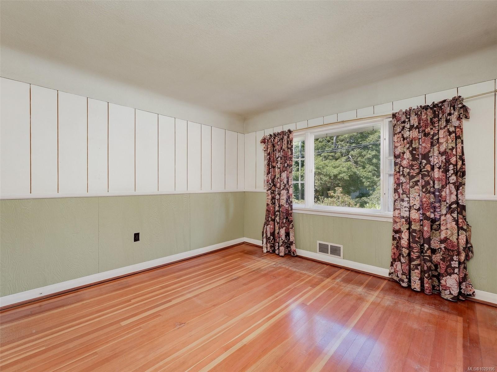 1233 Tattersall Dr, Saanich, BC