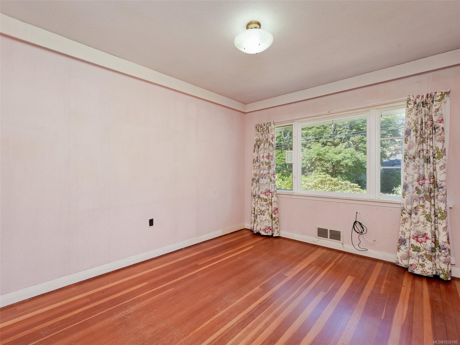 1233 Tattersall Dr, Saanich, BC