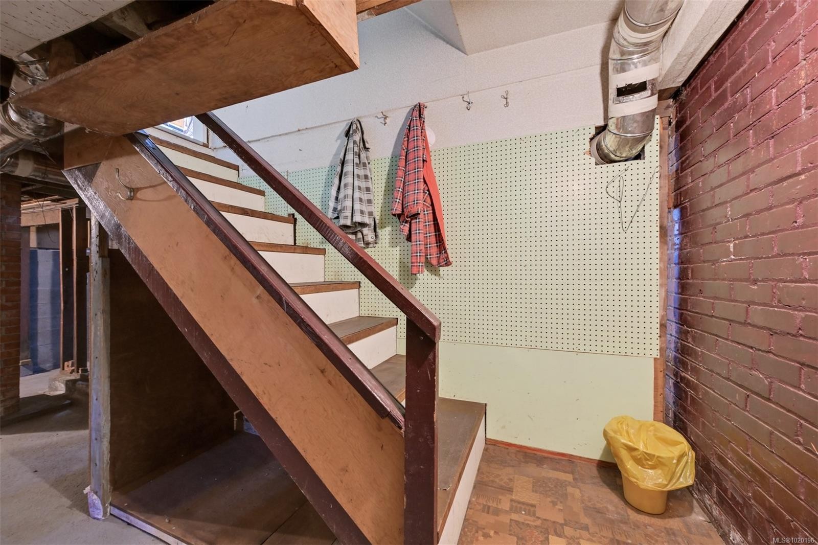 1233 Tattersall Dr, Saanich, BC