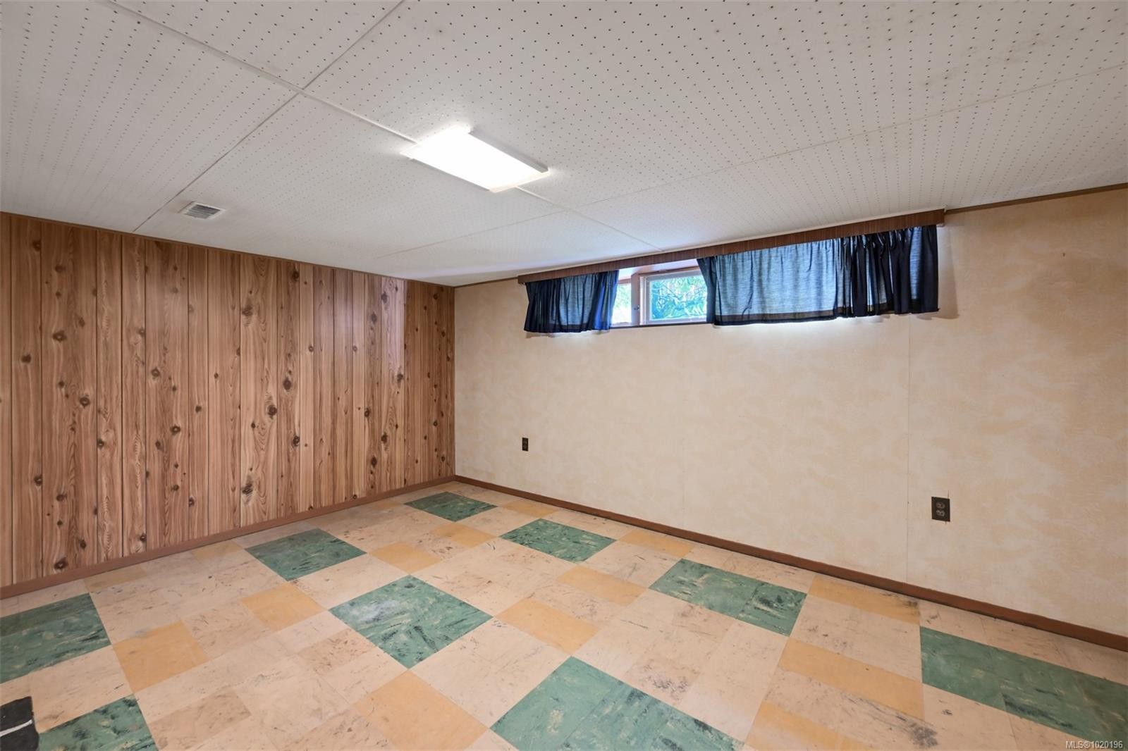 1233 Tattersall Dr, Saanich, BC