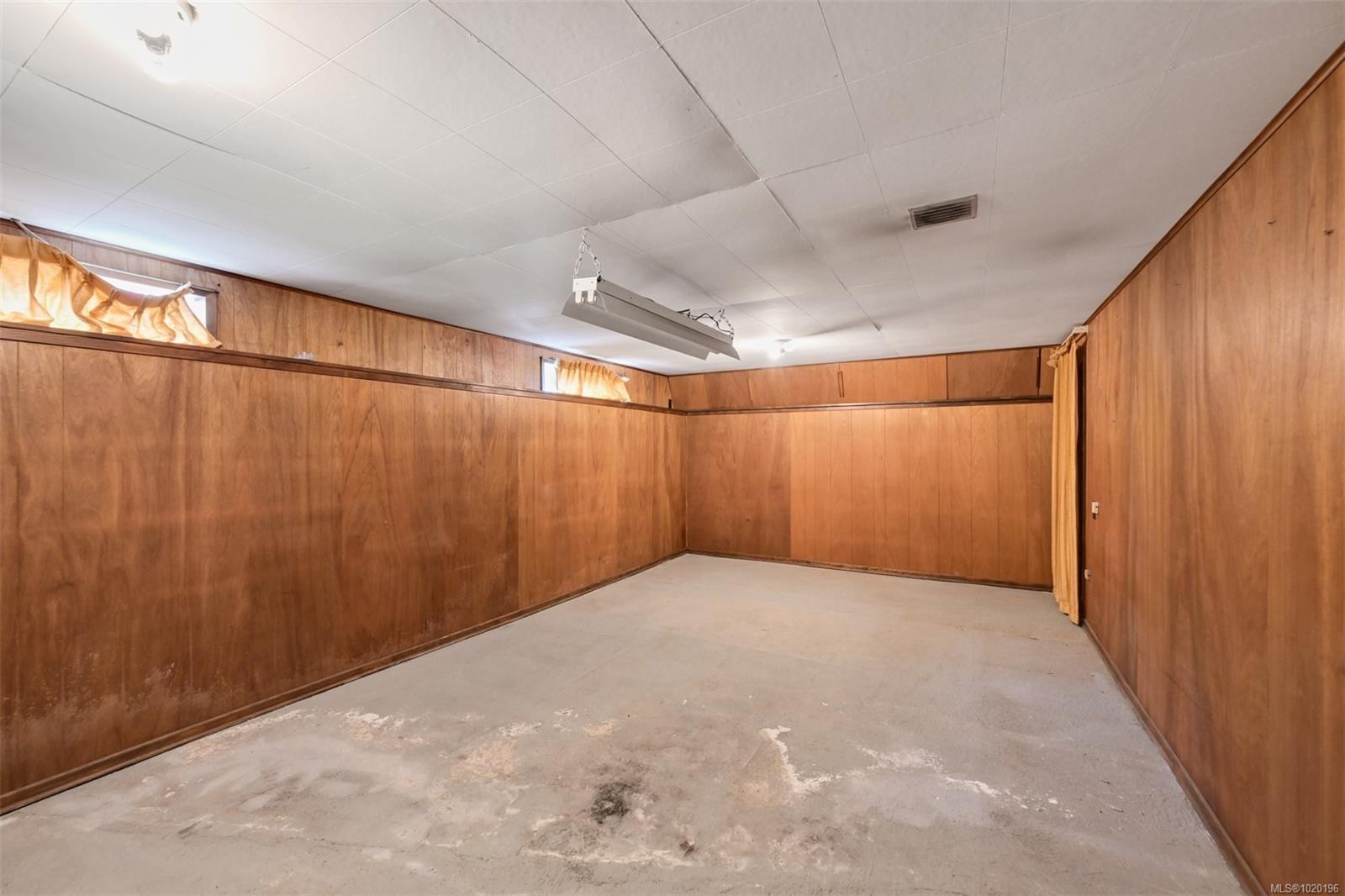 1233 Tattersall Dr, Saanich, BC