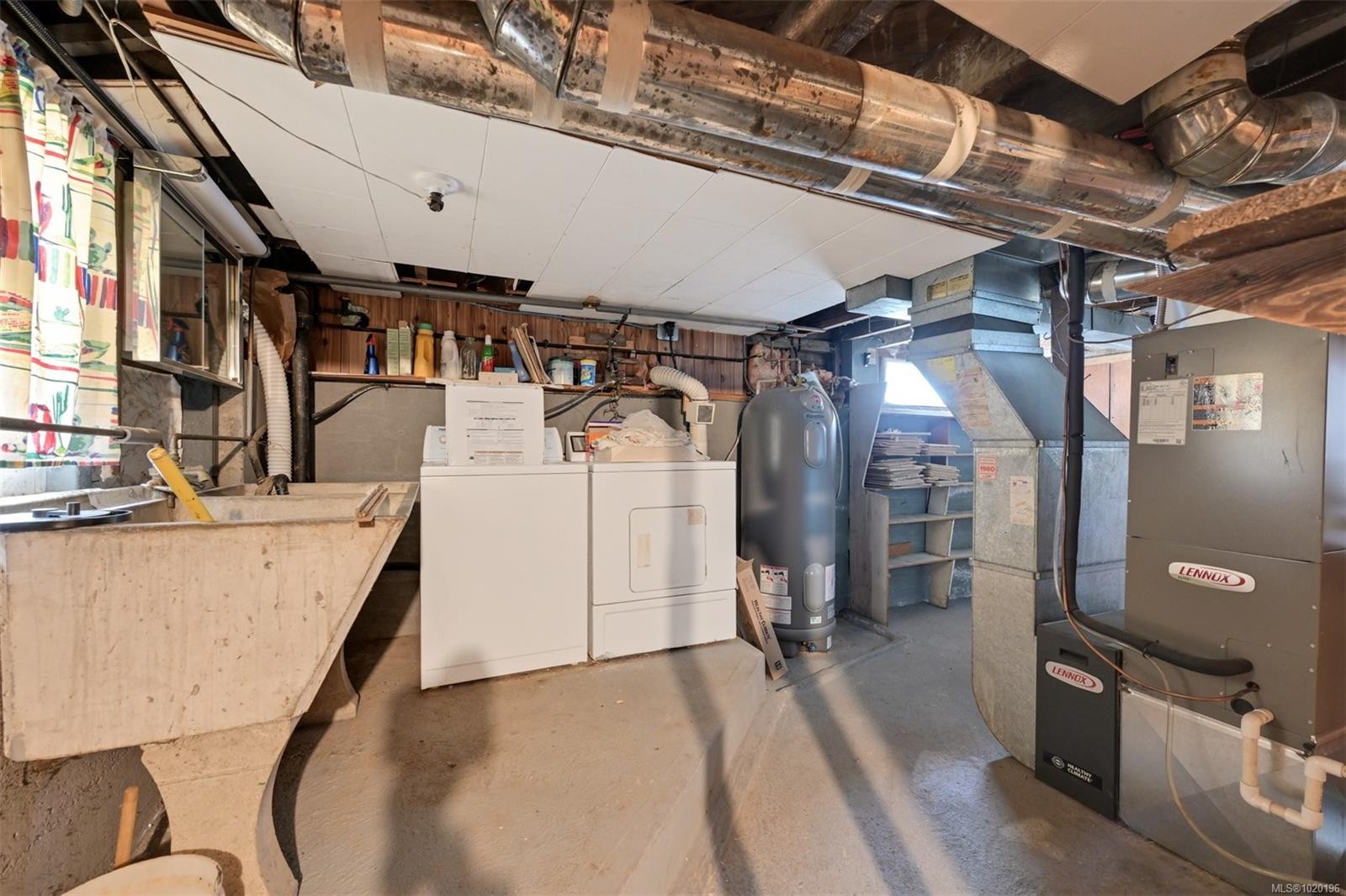 1233 Tattersall Dr, Saanich, BC