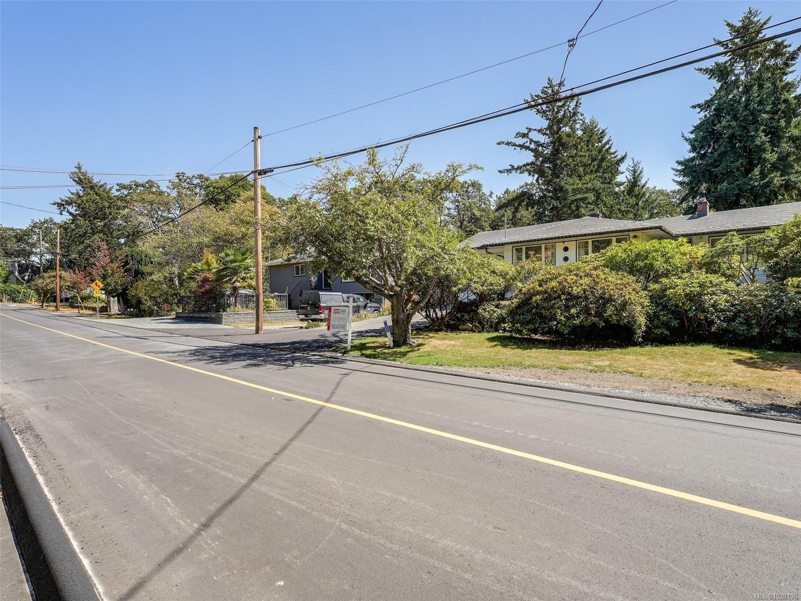 1233 Tattersall Dr, Saanich, BC