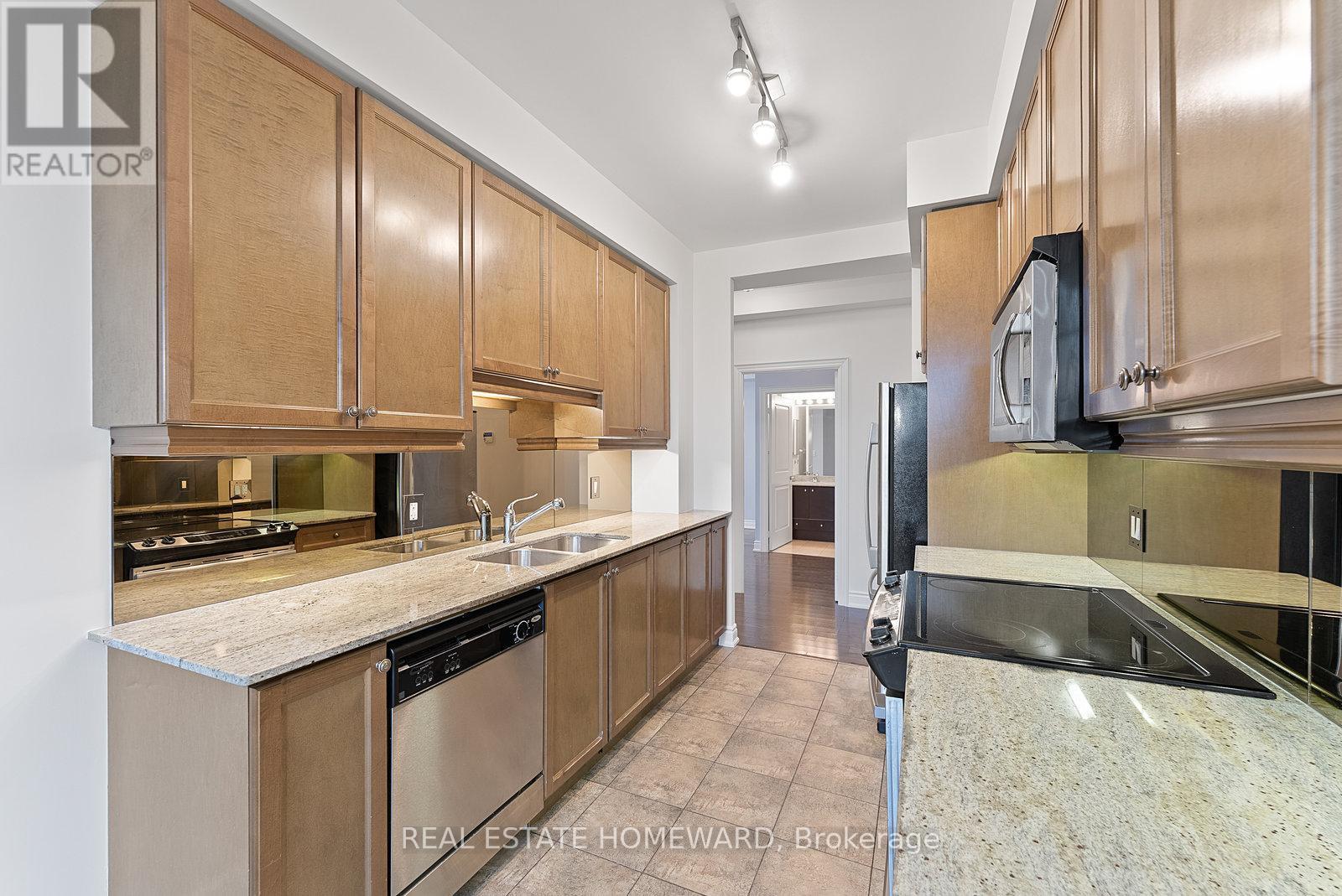 714 - 10 Bloorview Place, Toronto, ON - Indoor Photo Showing Kitchen With Double Sink