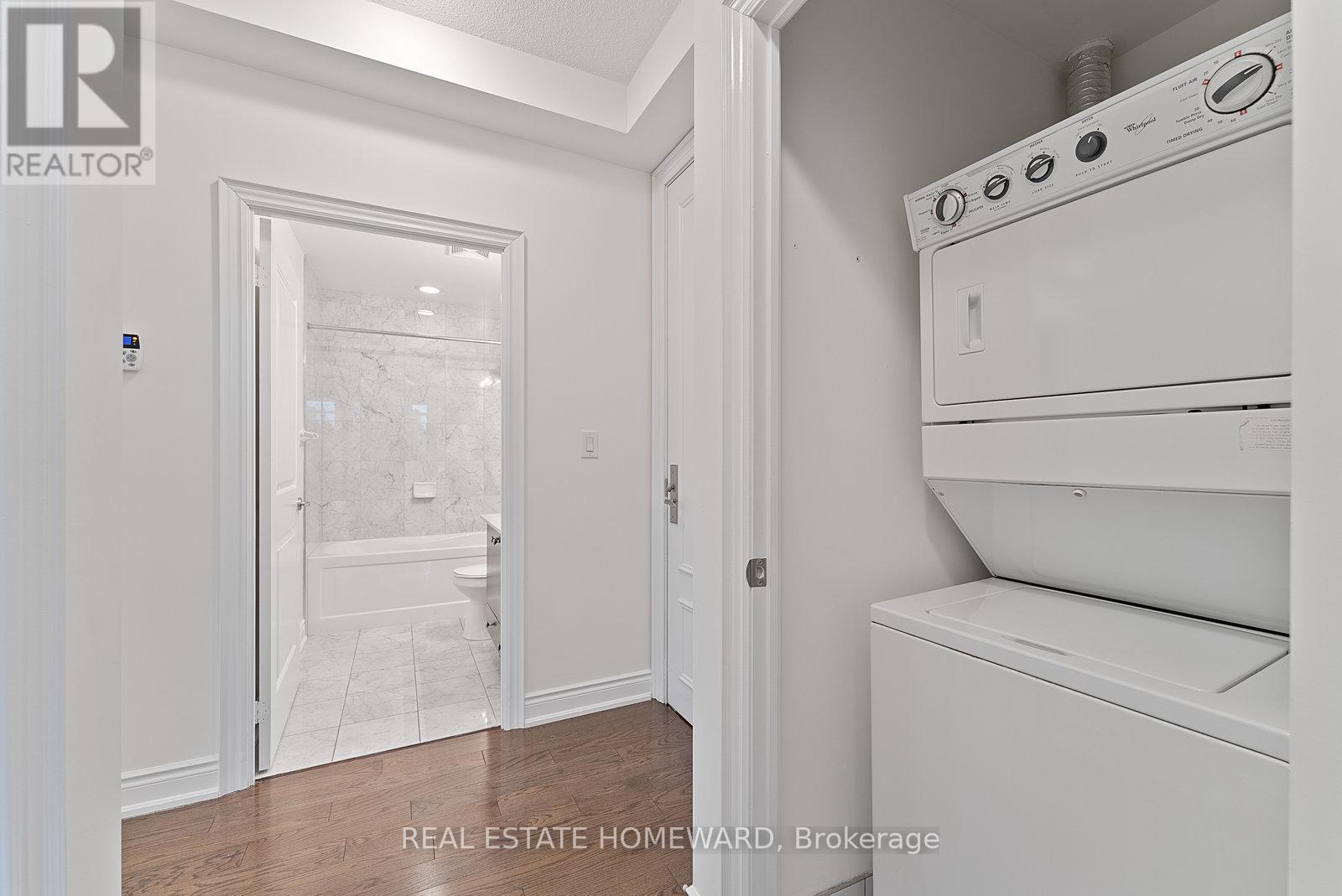 714 - 10 Bloorview Place, Toronto, ON - Indoor Photo Showing Laundry Room