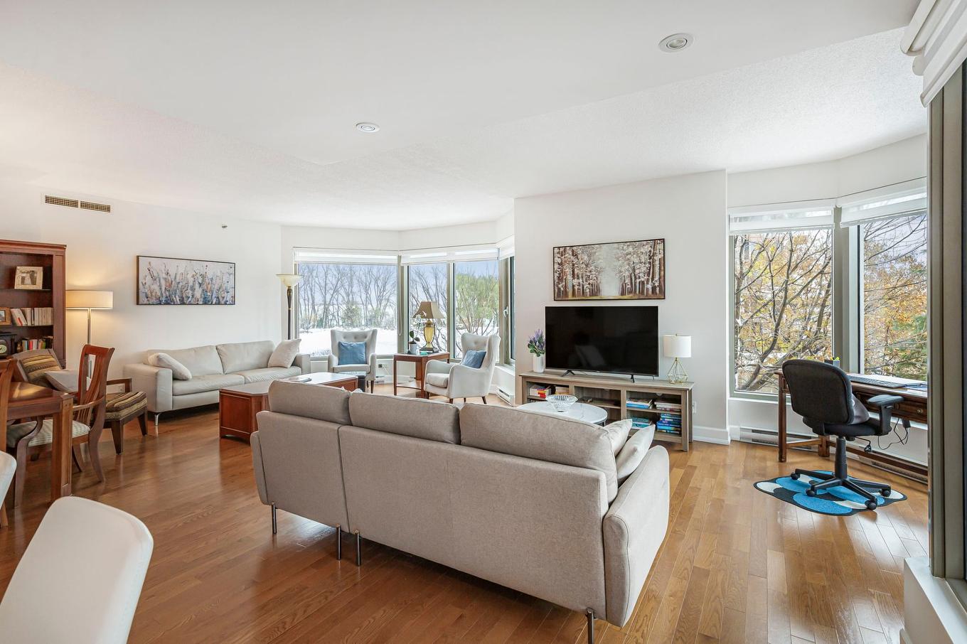 Salle familiale - 202-200 Av. Des Sommets, Montréal (Verdun/Île-Des-Soeurs), QC - Indoor Photo Showing Living Room