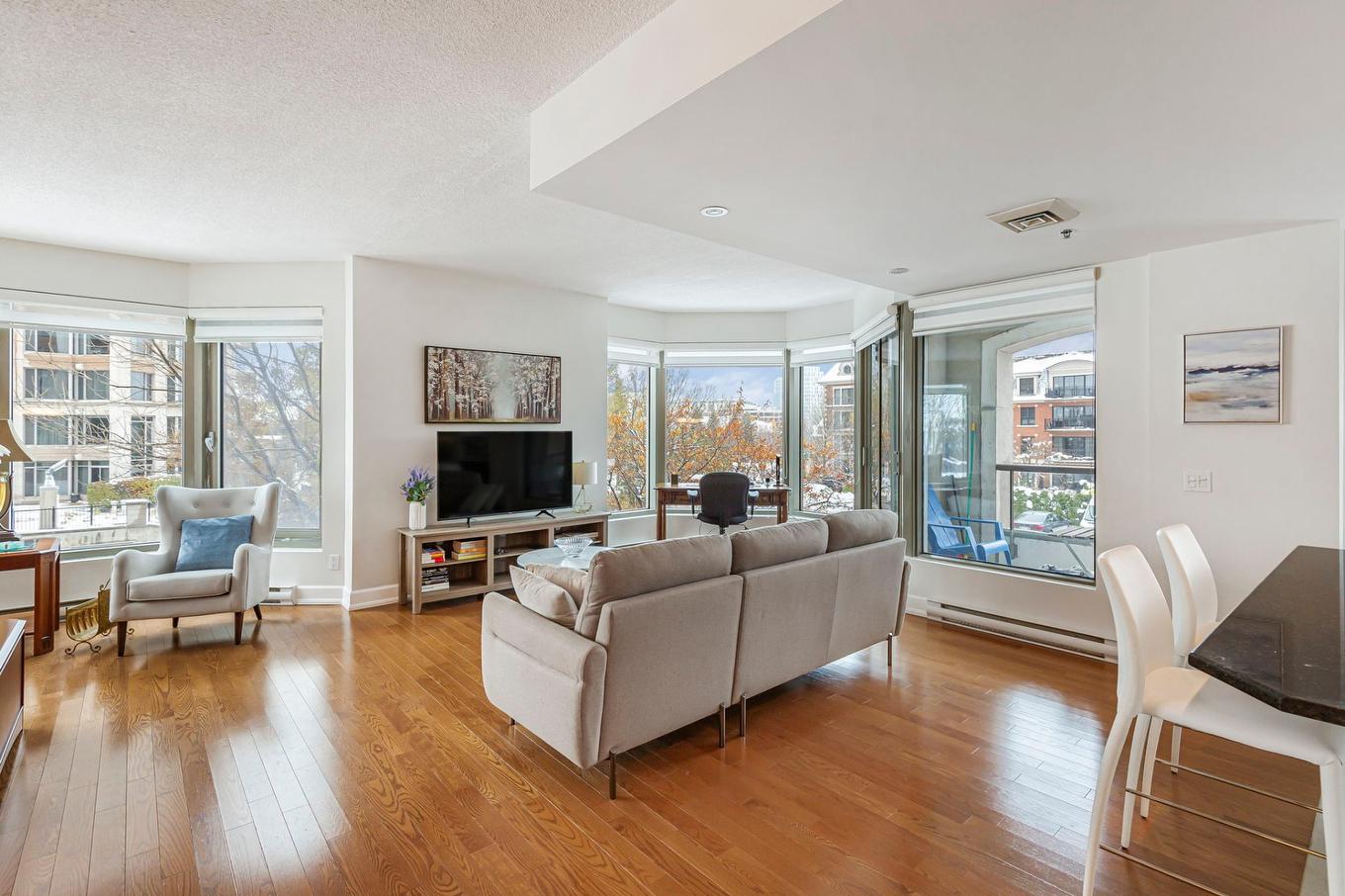 Salle familiale - 202-200 Av. Des Sommets, Montréal (Verdun/Île-Des-Soeurs), QC - Indoor Photo Showing Living Room
