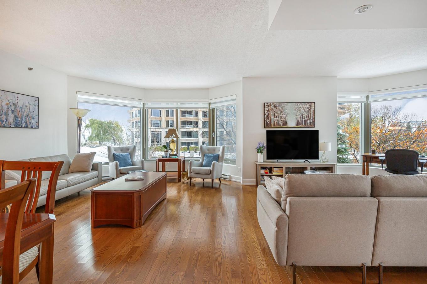 Salle familiale - 202-200 Av. Des Sommets, Montréal (Verdun/Île-Des-Soeurs), QC - Indoor Photo Showing Living Room