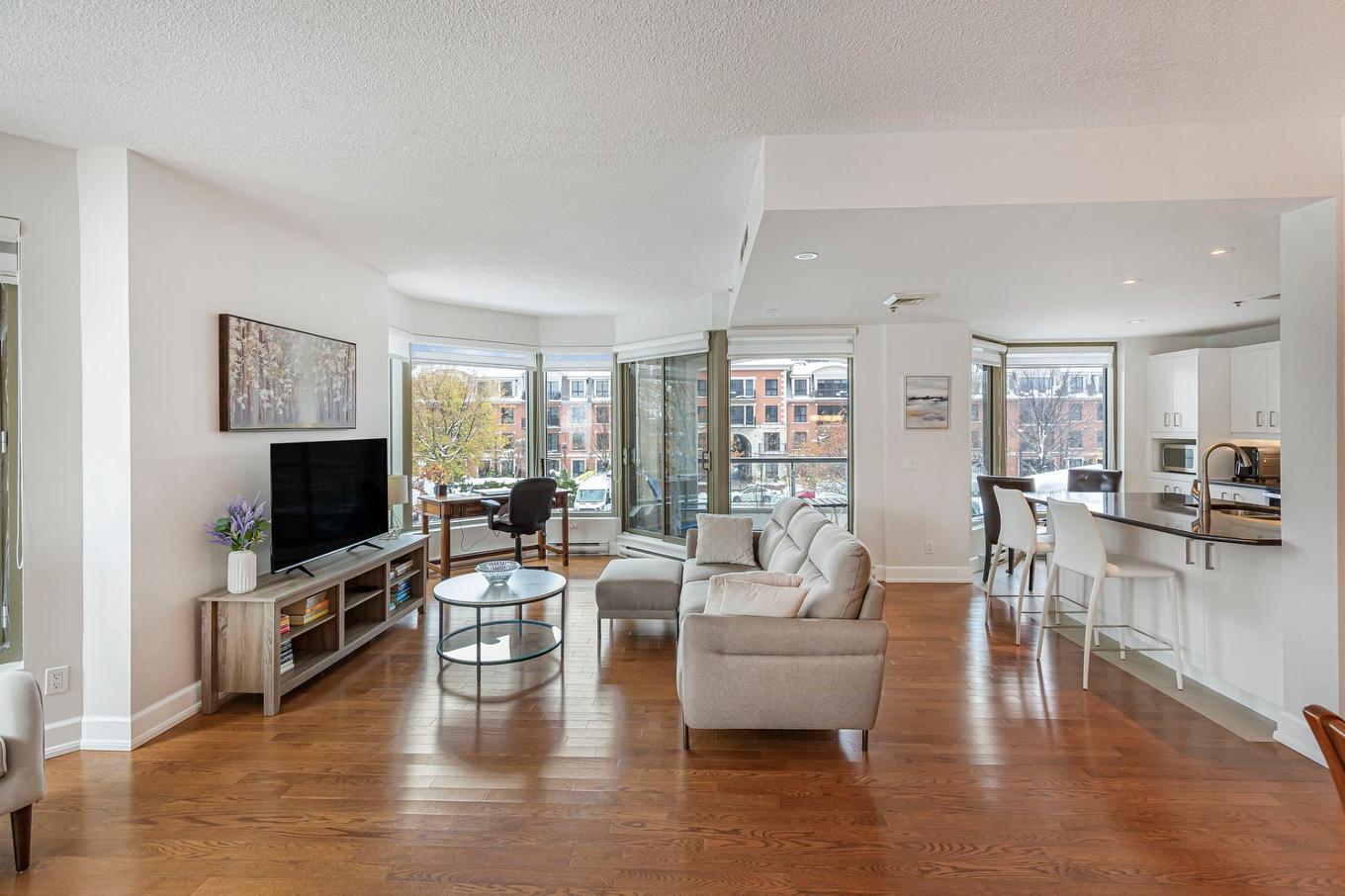 Salle familiale - 202-200 Av. Des Sommets, Montréal (Verdun/Île-Des-Soeurs), QC - Indoor Photo Showing Living Room