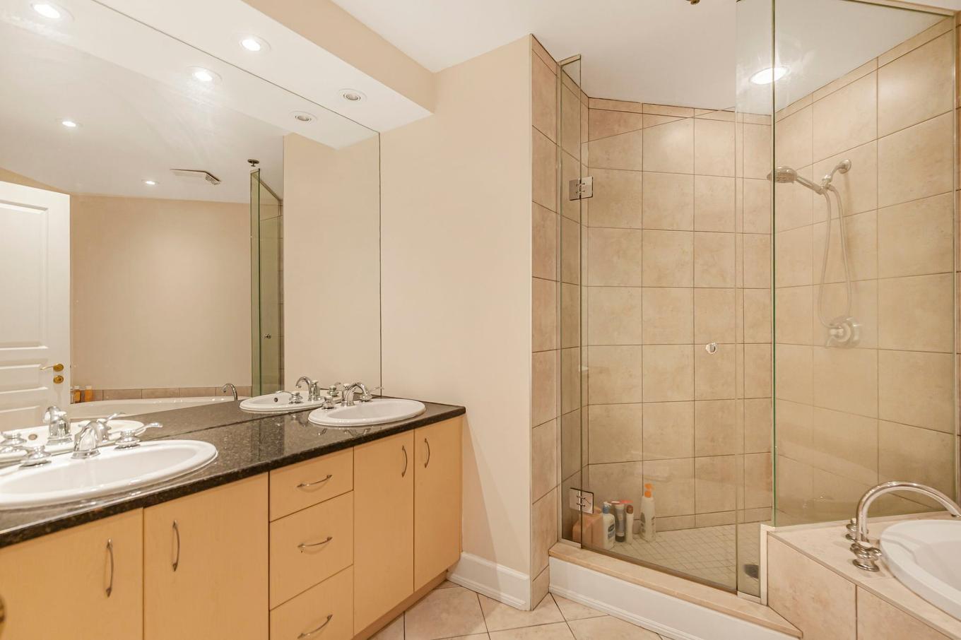 Salle de bains attenante à la CCP - 202-200 Av. Des Sommets, Montréal (Verdun/Île-Des-Soeurs), QC - Indoor Photo Showing Bathroom