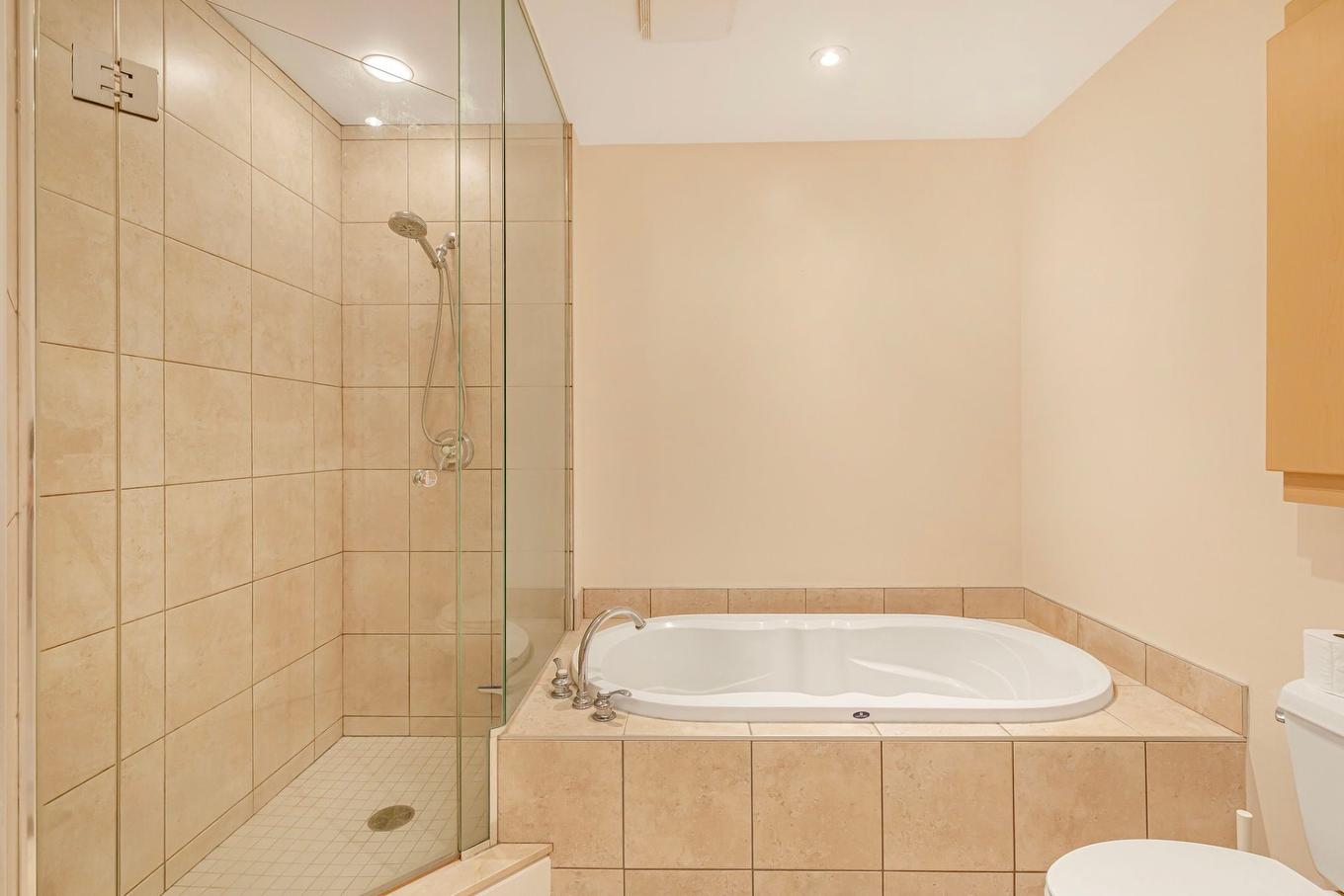 Salle de bains attenante à la CCP - 202-200 Av. Des Sommets, Montréal (Verdun/Île-Des-Soeurs), QC - Indoor Photo Showing Bathroom