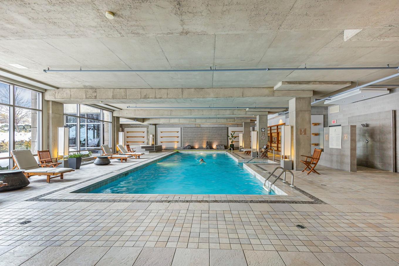 Piscine - 202-200 Av. Des Sommets, Montréal (Verdun/Île-Des-Soeurs), QC - Indoor Photo Showing Other Room With In Ground Pool