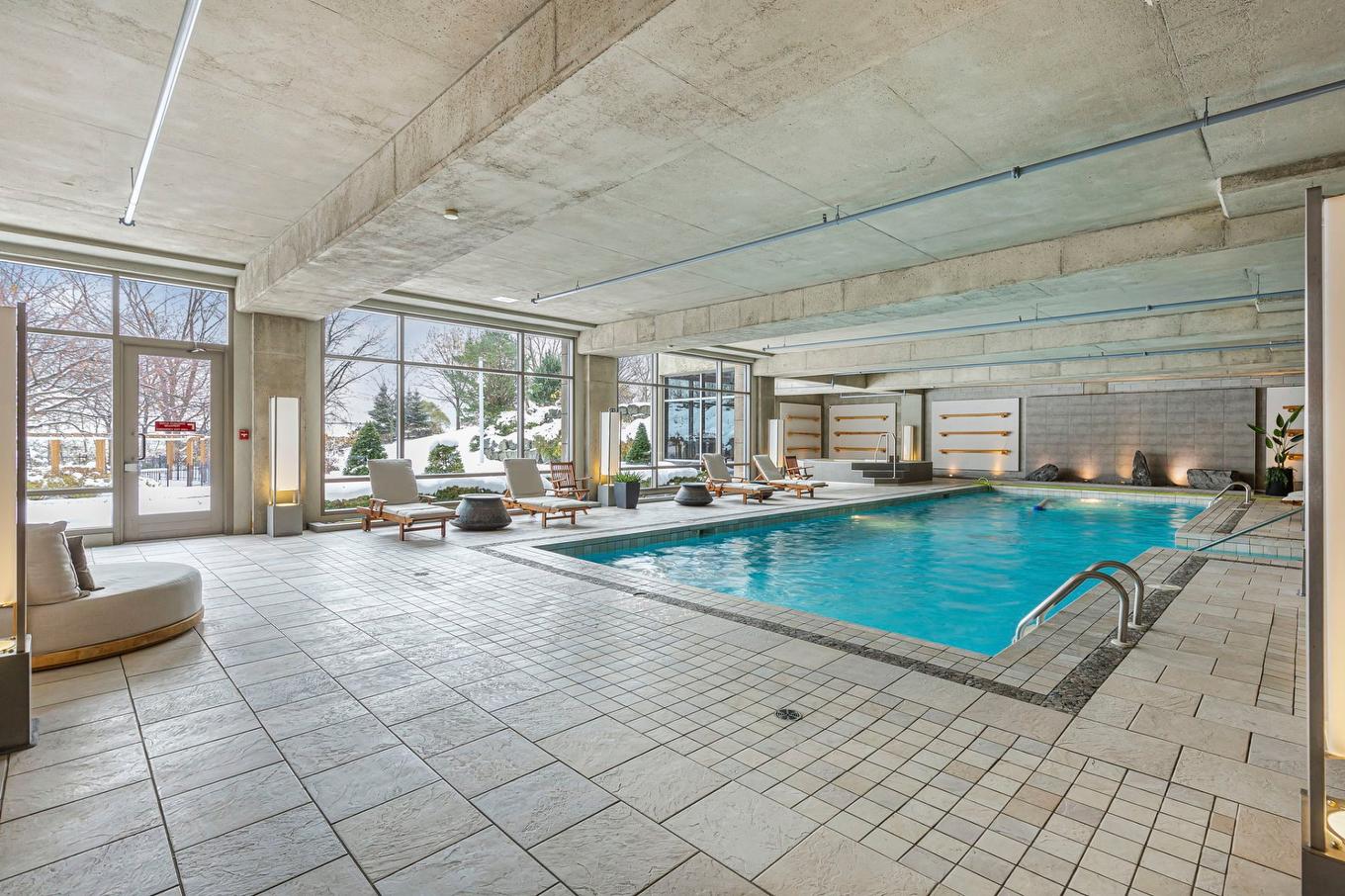 Piscine - 202-200 Av. Des Sommets, Montréal (Verdun/Île-Des-Soeurs), QC - Indoor Photo Showing Other Room With In Ground Pool
