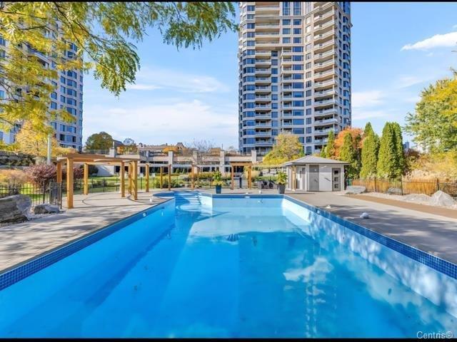 Piscine - 202-200 Av. Des Sommets, Montréal (Verdun/Île-Des-Soeurs), QC - Outdoor With In Ground Pool