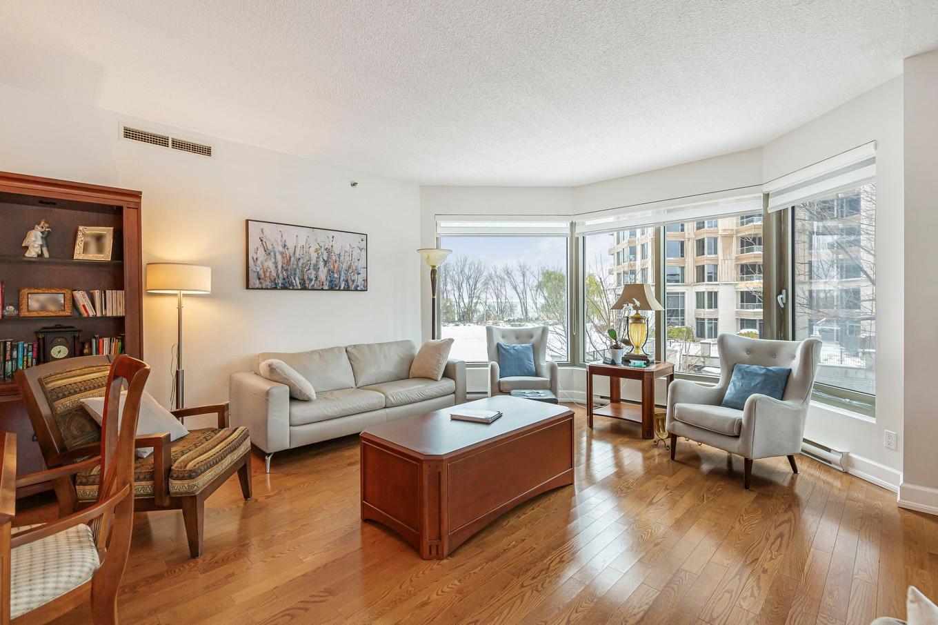 Salon - 202-200 Av. Des Sommets, Montréal (Verdun/Île-Des-Soeurs), QC - Indoor Photo Showing Living Room