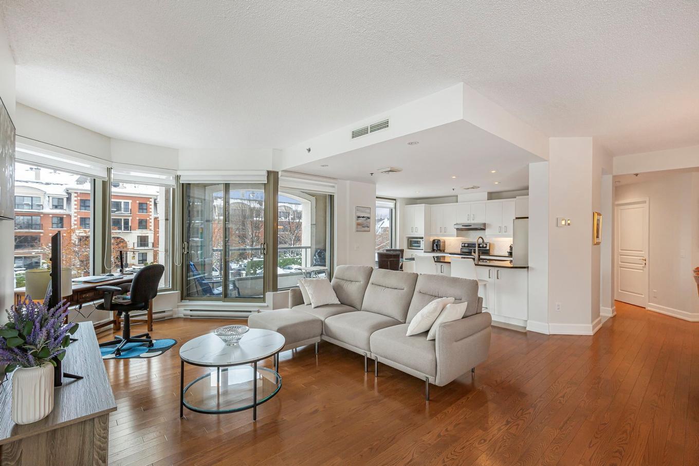 Salon - 202-200 Av. Des Sommets, Montréal (Verdun/Île-Des-Soeurs), QC - Indoor Photo Showing Living Room