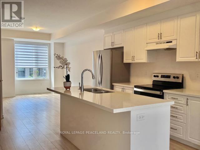 136 Rattenbury Road, Vaughan, ON - Indoor Photo Showing Kitchen With Double Sink