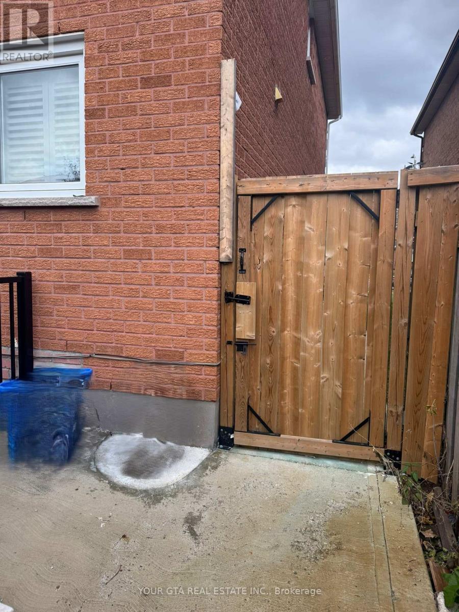 Bsmt - 2164 Eighth Line, Oakville, ON - Outdoor With Exterior