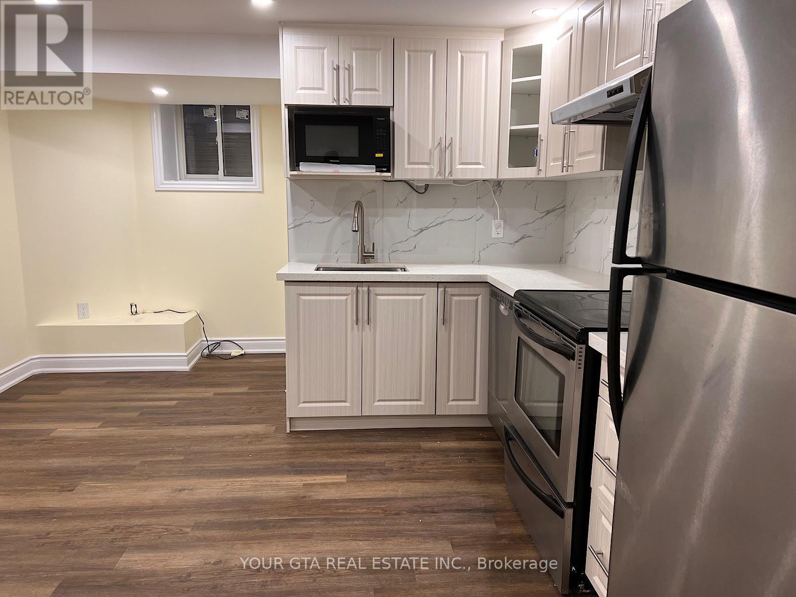 Bsmt - 2164 Eighth Line, Oakville, ON - Indoor Photo Showing Kitchen