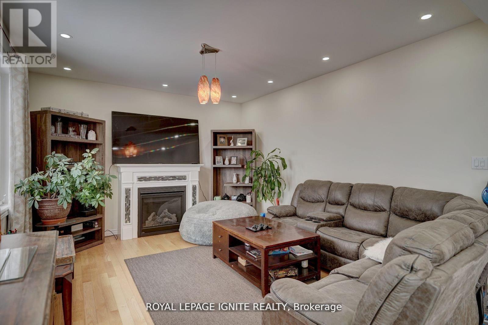 41 Northhill Avenue, Cavan Monaghan, ON - Indoor Photo Showing Living Room With Fireplace