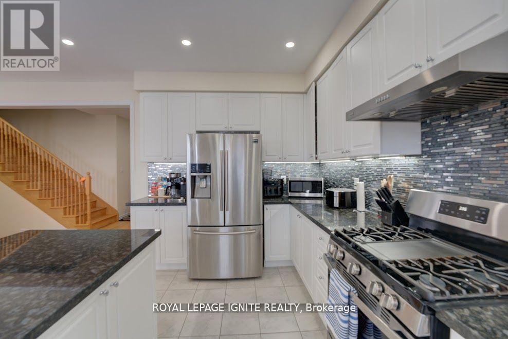 41 Northhill Avenue, Cavan Monaghan, ON - Indoor Photo Showing Kitchen With Upgraded Kitchen