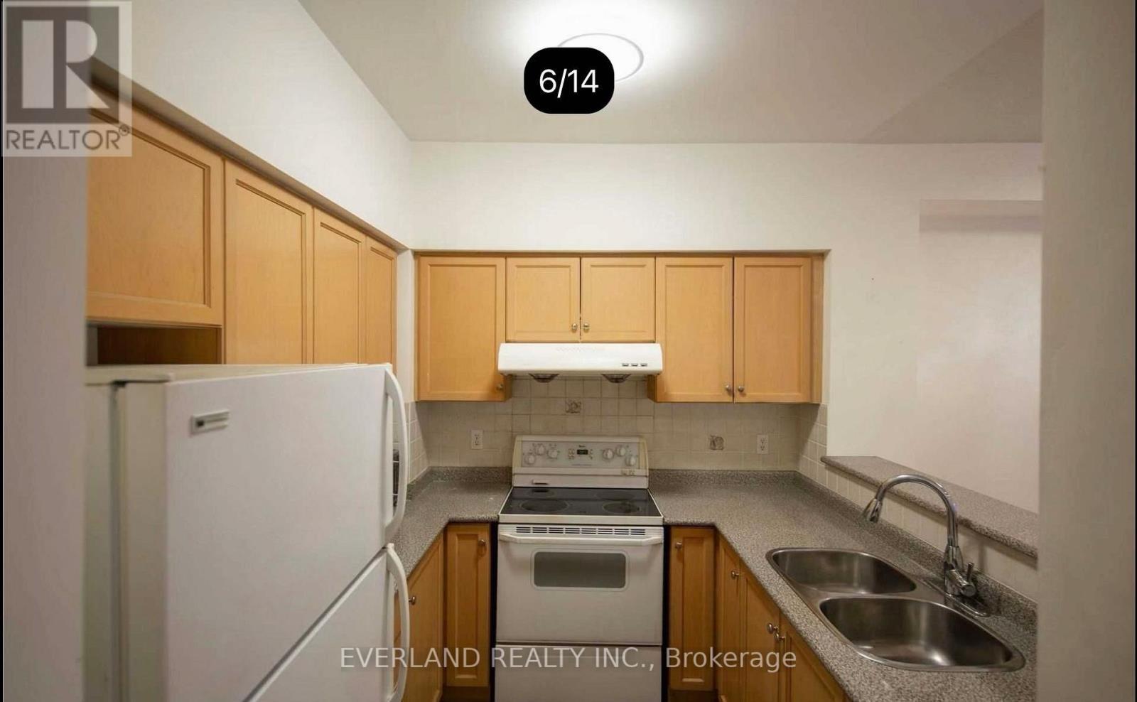 #3 - 6 Cox Boulevard, Markham, ON - Indoor Photo Showing Kitchen With Double Sink