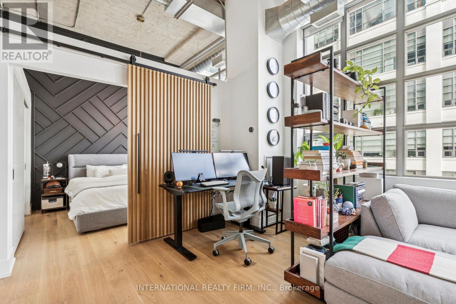 303 - 637 Lake Shore Boulevard W, Toronto, ON - Indoor