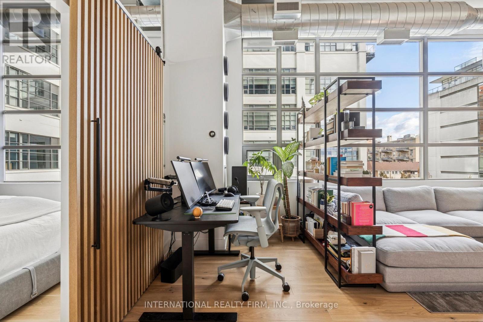 303 - 637 Lake Shore Boulevard W, Toronto, ON - Indoor Photo Showing Office