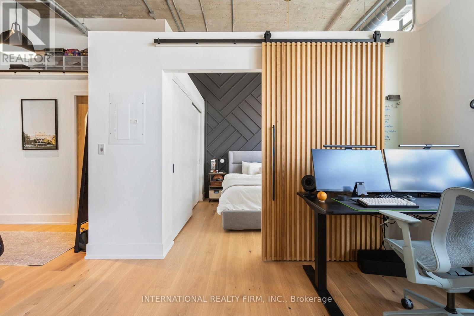 303 - 637 Lake Shore Boulevard W, Toronto, ON - Indoor Photo Showing Office