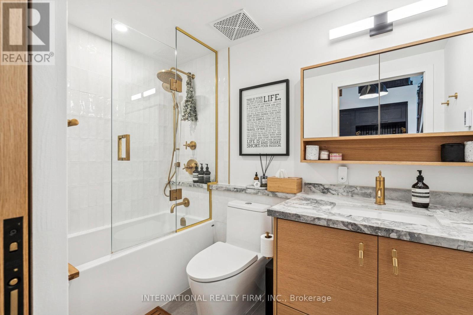 303 - 637 Lake Shore Boulevard W, Toronto, ON - Indoor Photo Showing Bathroom