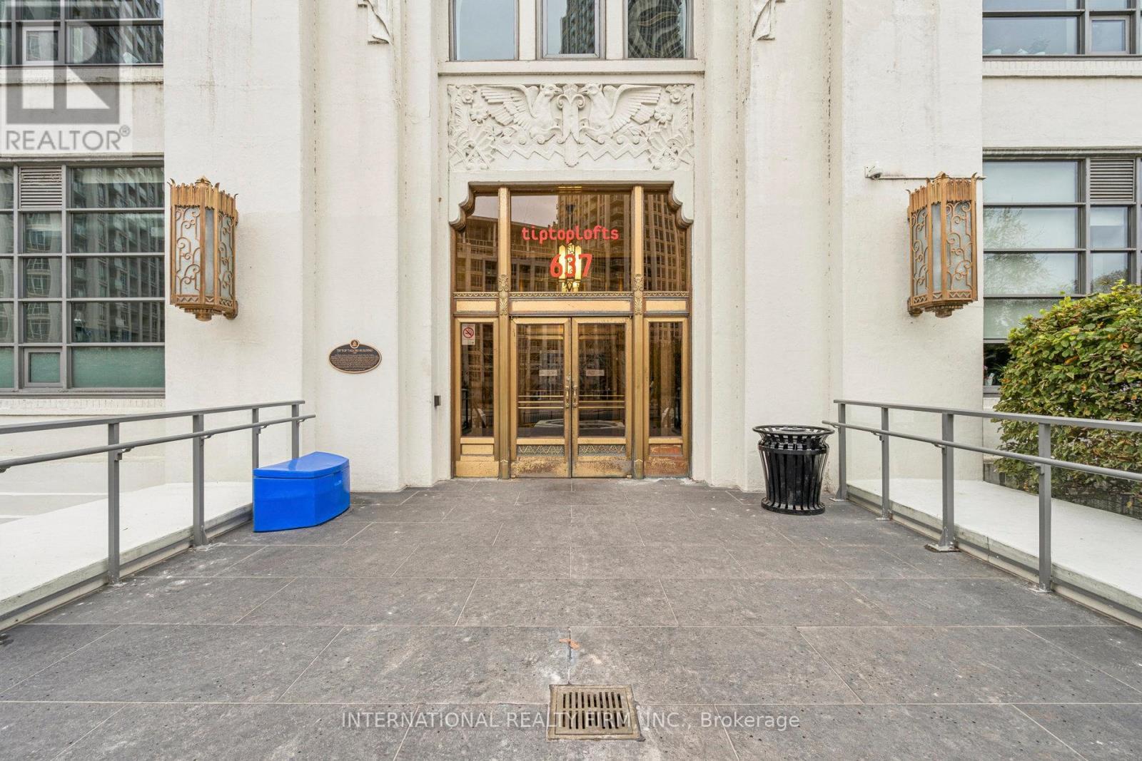 303 - 637 Lake Shore Boulevard W, Toronto, ON - Outdoor With Exterior