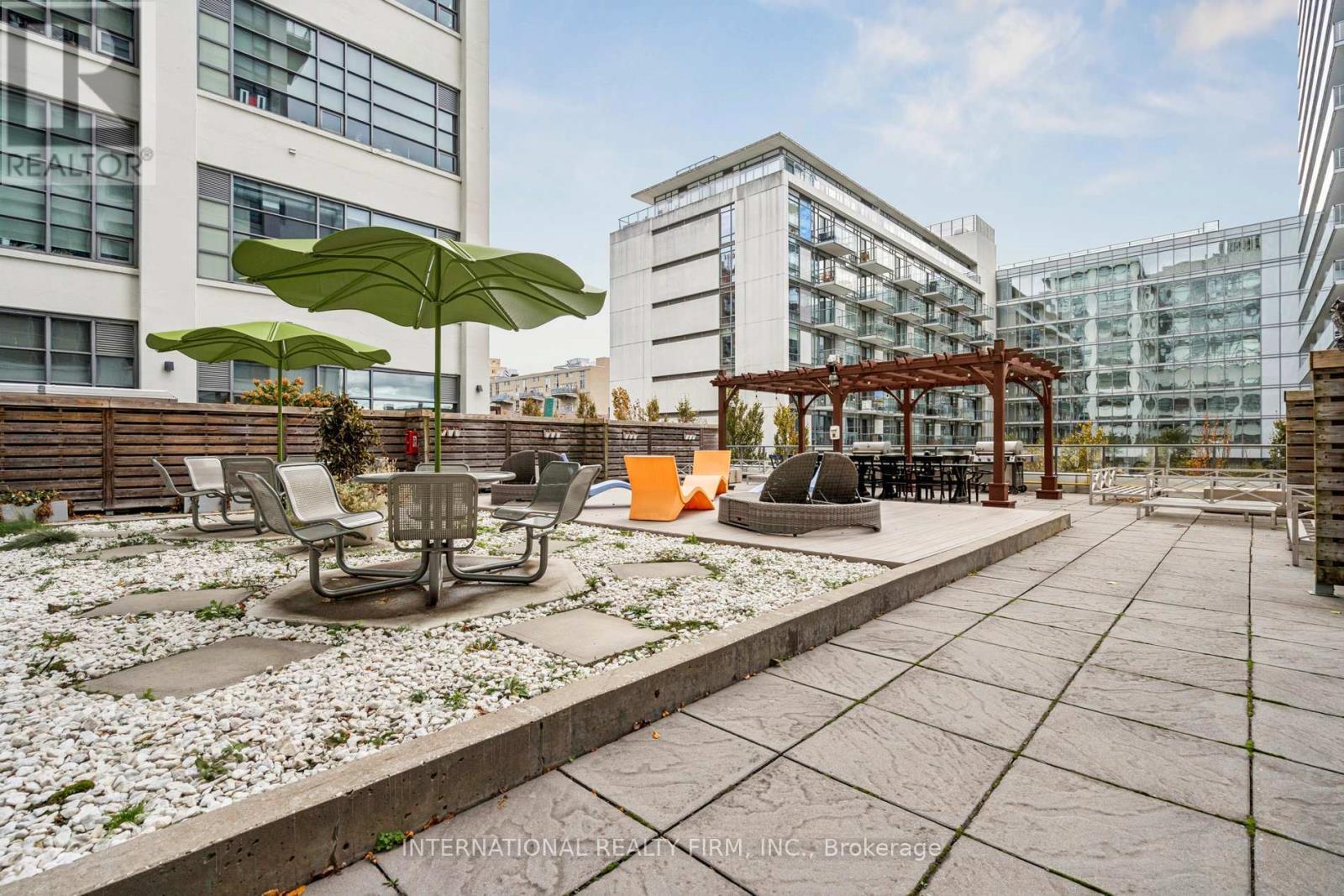 303 - 637 Lake Shore Boulevard W, Toronto, ON - Outdoor