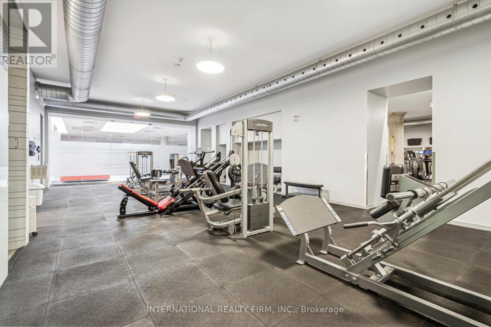 303 - 637 Lake Shore Boulevard W, Toronto, ON - Indoor Photo Showing Gym Room