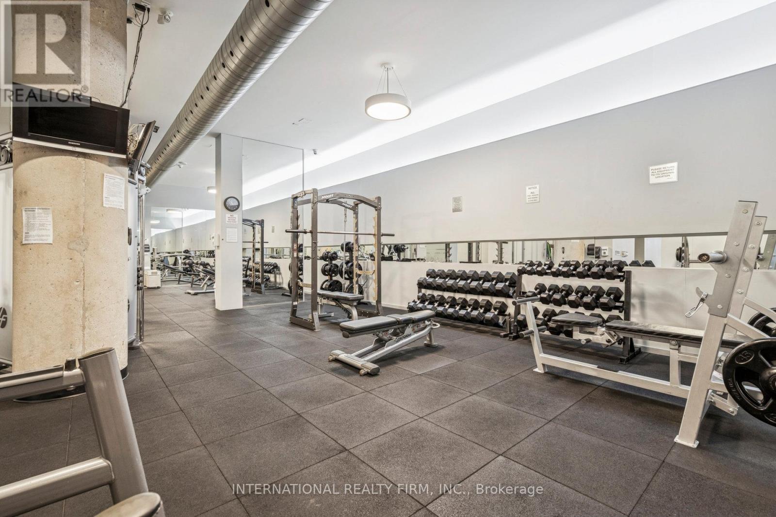 303 - 637 Lake Shore Boulevard W, Toronto, ON - Indoor Photo Showing Gym Room