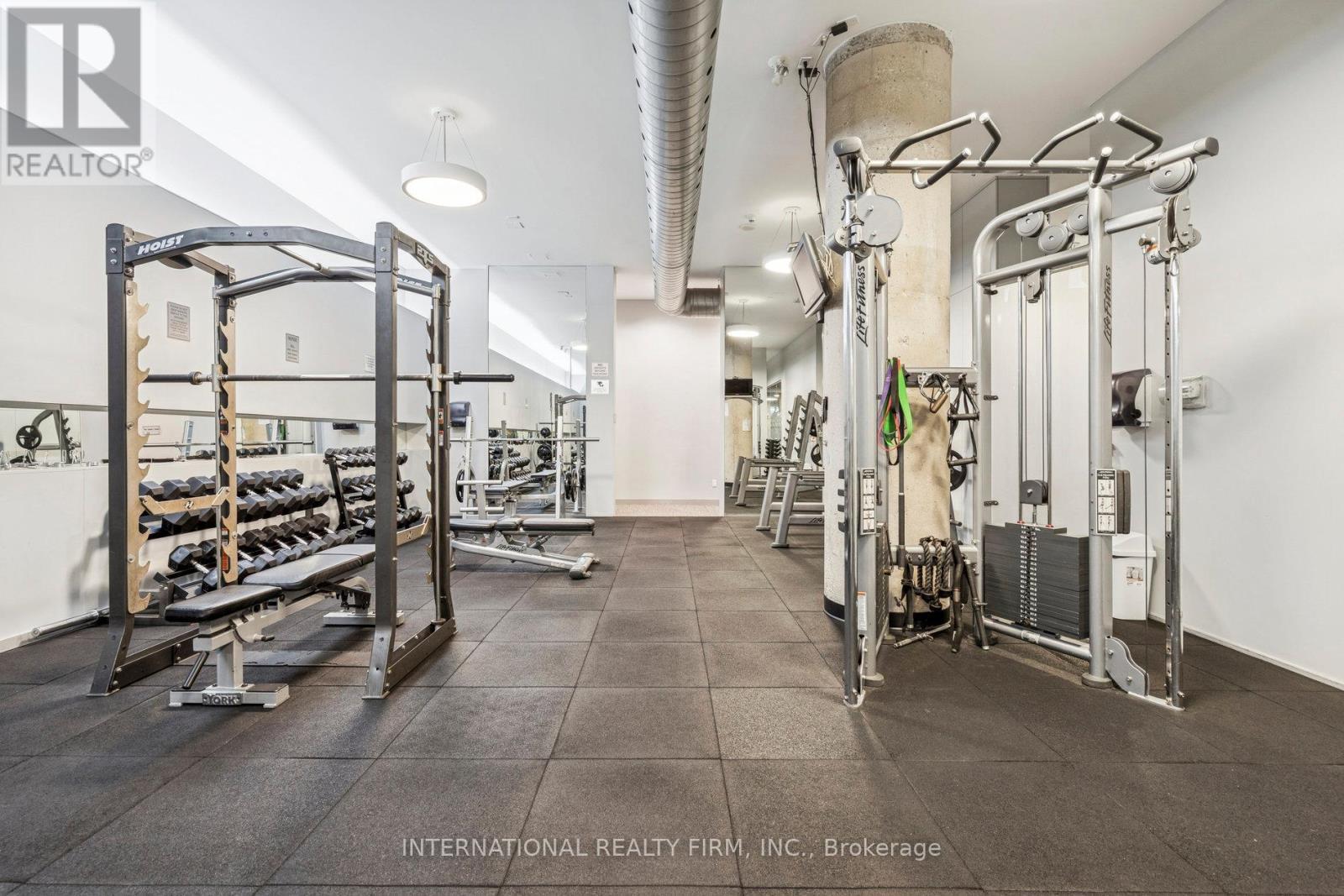 303 - 637 Lake Shore Boulevard W, Toronto, ON - Indoor Photo Showing Gym Room