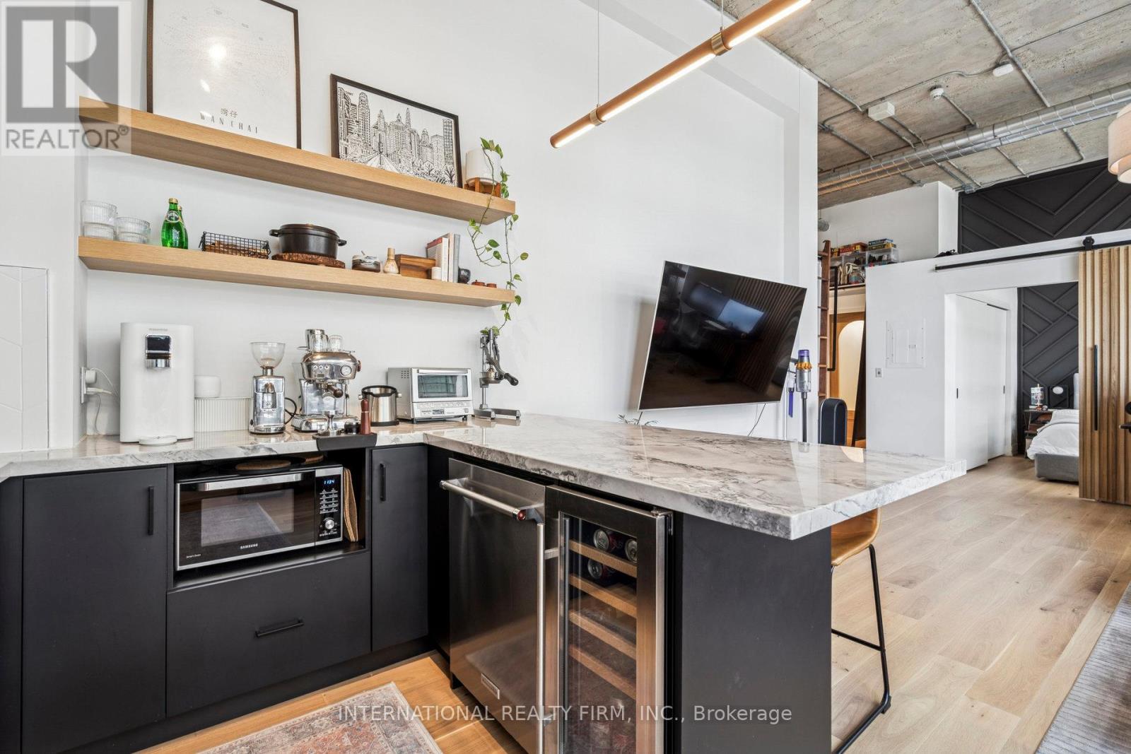 303 - 637 Lake Shore Boulevard W, Toronto, ON - Indoor Photo Showing Kitchen