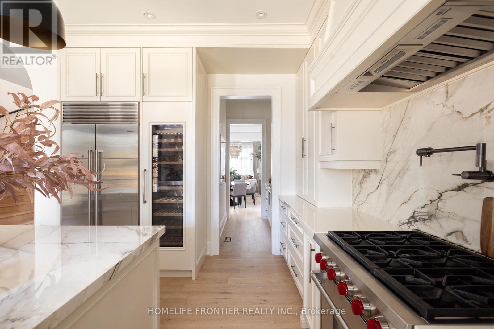 20 Arrowstook Road, Toronto, ON - Indoor Photo Showing Kitchen With Upgraded Kitchen