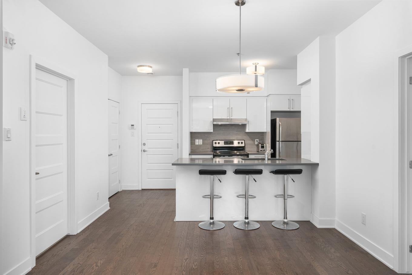 Cuisine - 101-181 Av. Brock S., Montréal-Ouest, QC - Indoor Photo Showing Kitchen